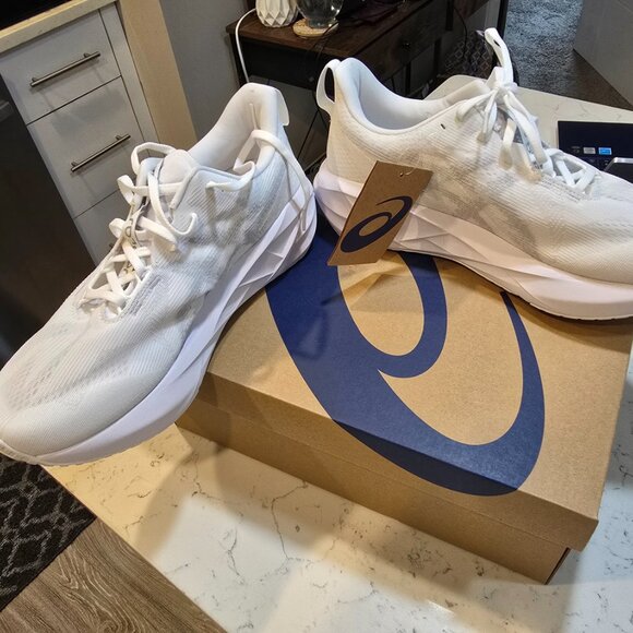 ASICS Novablast 5 (1011B974-100) "White/Piedmont Grey" Men's Running Shoes SZ 12 - Picture 3 of 10